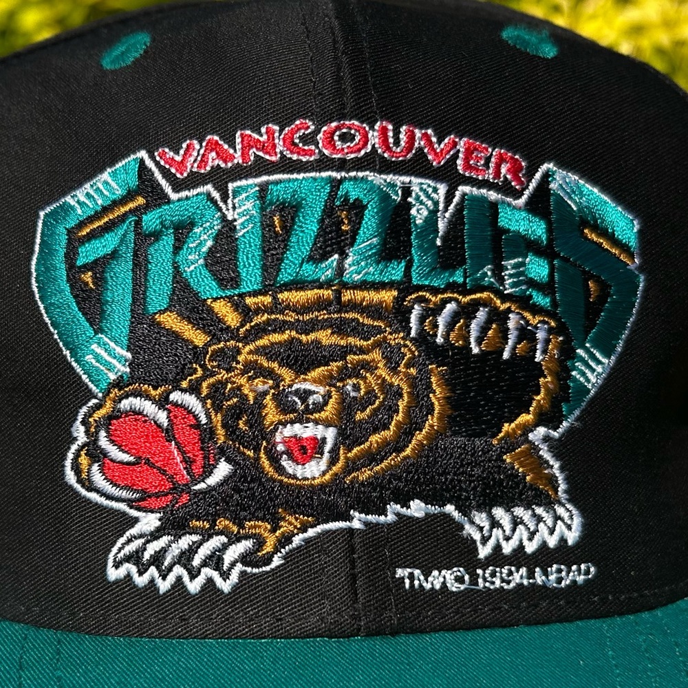 💥SOLD💥 Vintage 1994 Vancouver Grizzlies snapback hat baseball cap NBA Competitor - Picture 3 of 16